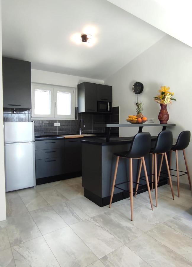 Apartmani Omrcen Baska Voda Room photo